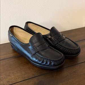 SAS Black Leather Penny Loafers 7W Wide Comfort Walking Shoes